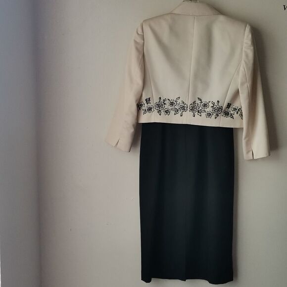 TAHARI 2 PCS SUIT - Picture 4 of 16